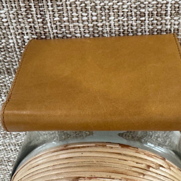 HOBO ROBIN Trifold Wallet Compact in Natural NWT - Picture 11 of 16